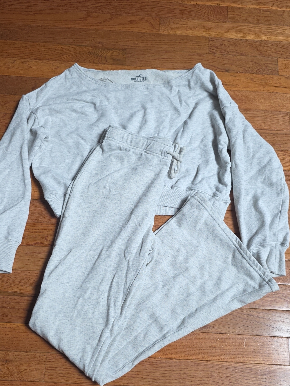 Hollister Light Gray Lounge Sweatshirt and Joggers Set, Sixe XS